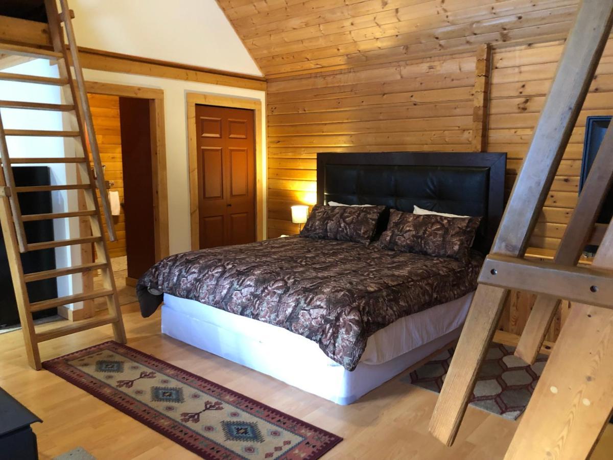Camels Hump Guest Ranch Lumby Exteriör bild