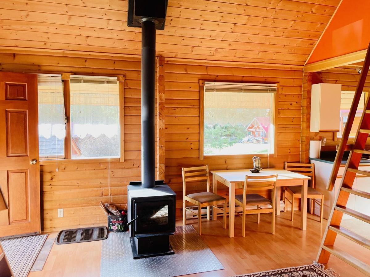 Camels Hump Guest Ranch Lumby Exteriör bild