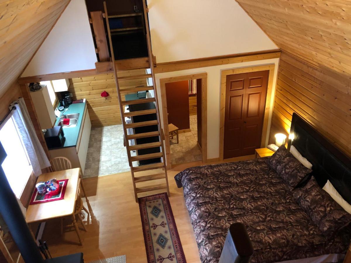 Camels Hump Guest Ranch Lumby Exteriör bild