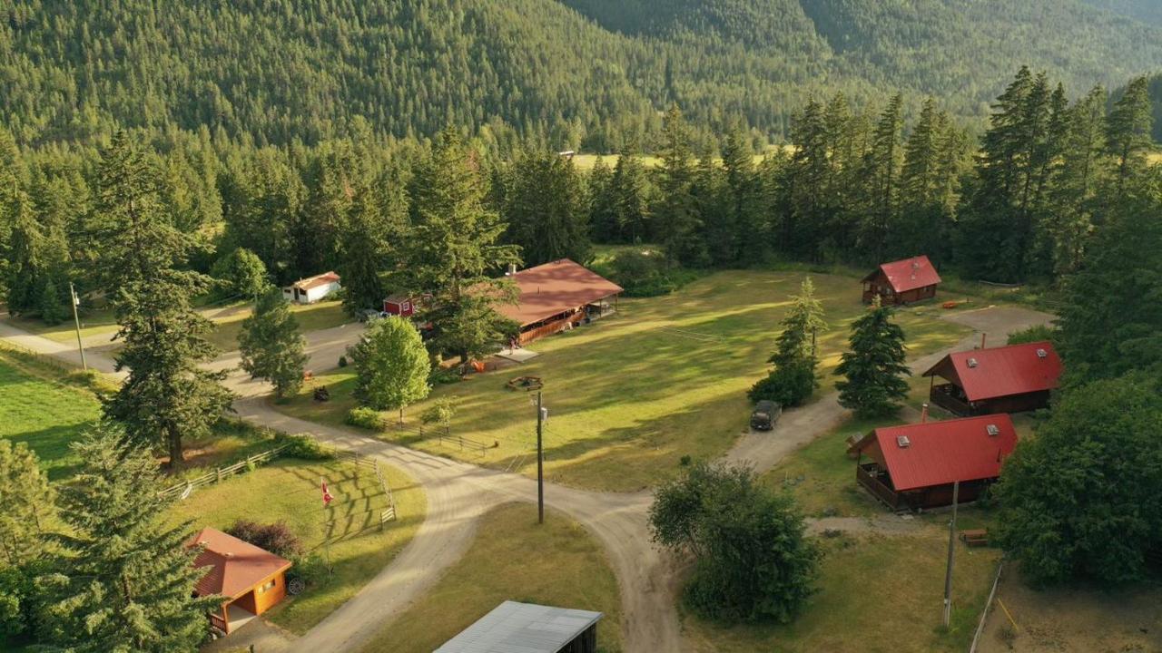 Camels Hump Guest Ranch Lumby Exteriör bild